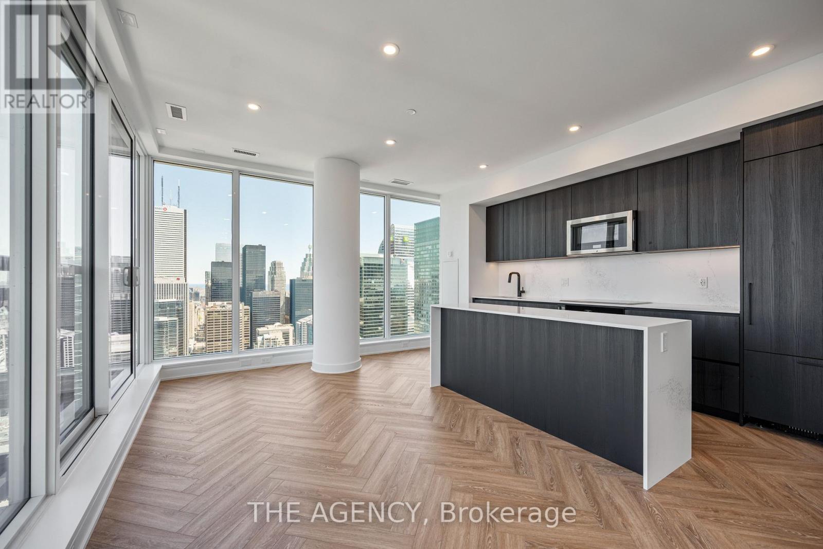Photo of PH05 - 327 KING STREET W