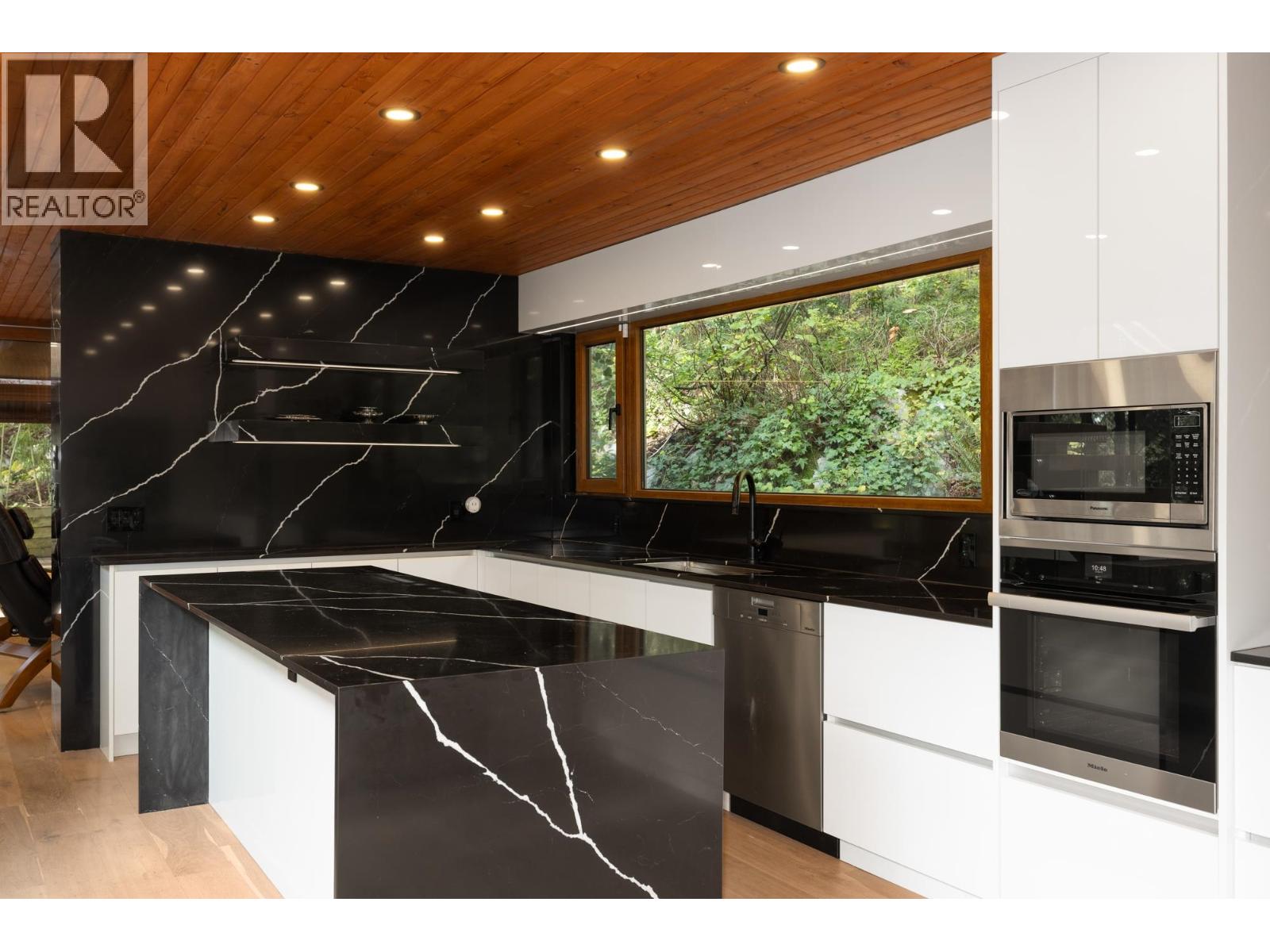 6915 Marine Drive, West Vancouver — photo 9