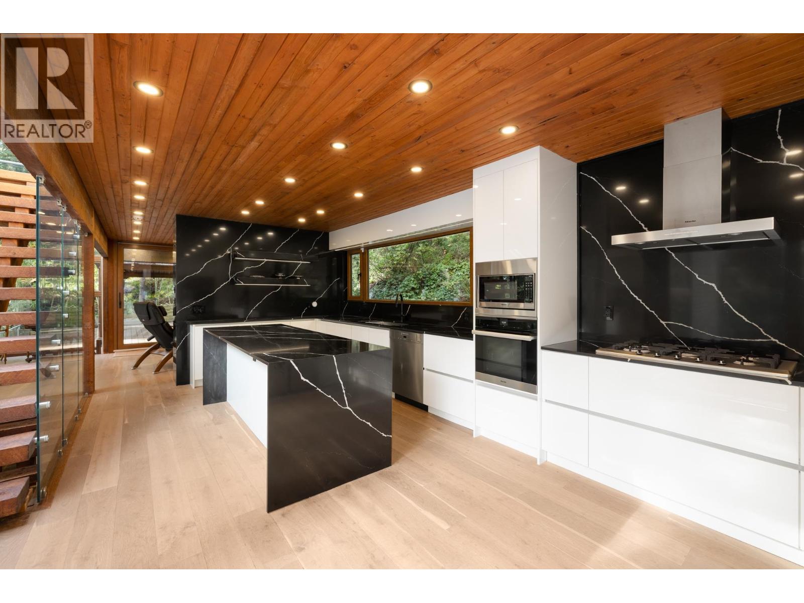 6915 Marine Drive, West Vancouver — photo 8