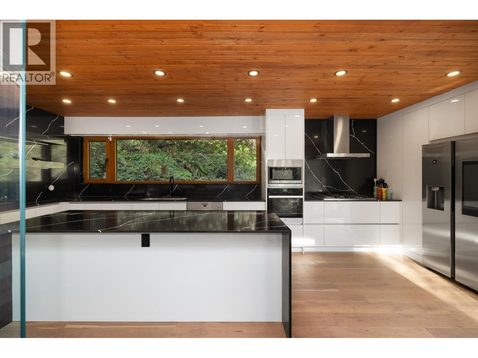 6915 Marine Drive, West Vancouver — photo 17