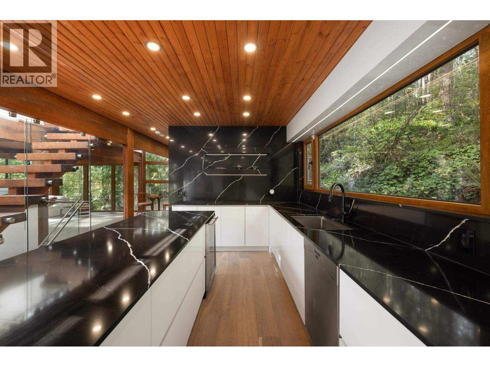 6915 Marine Drive, West Vancouver — photo 12