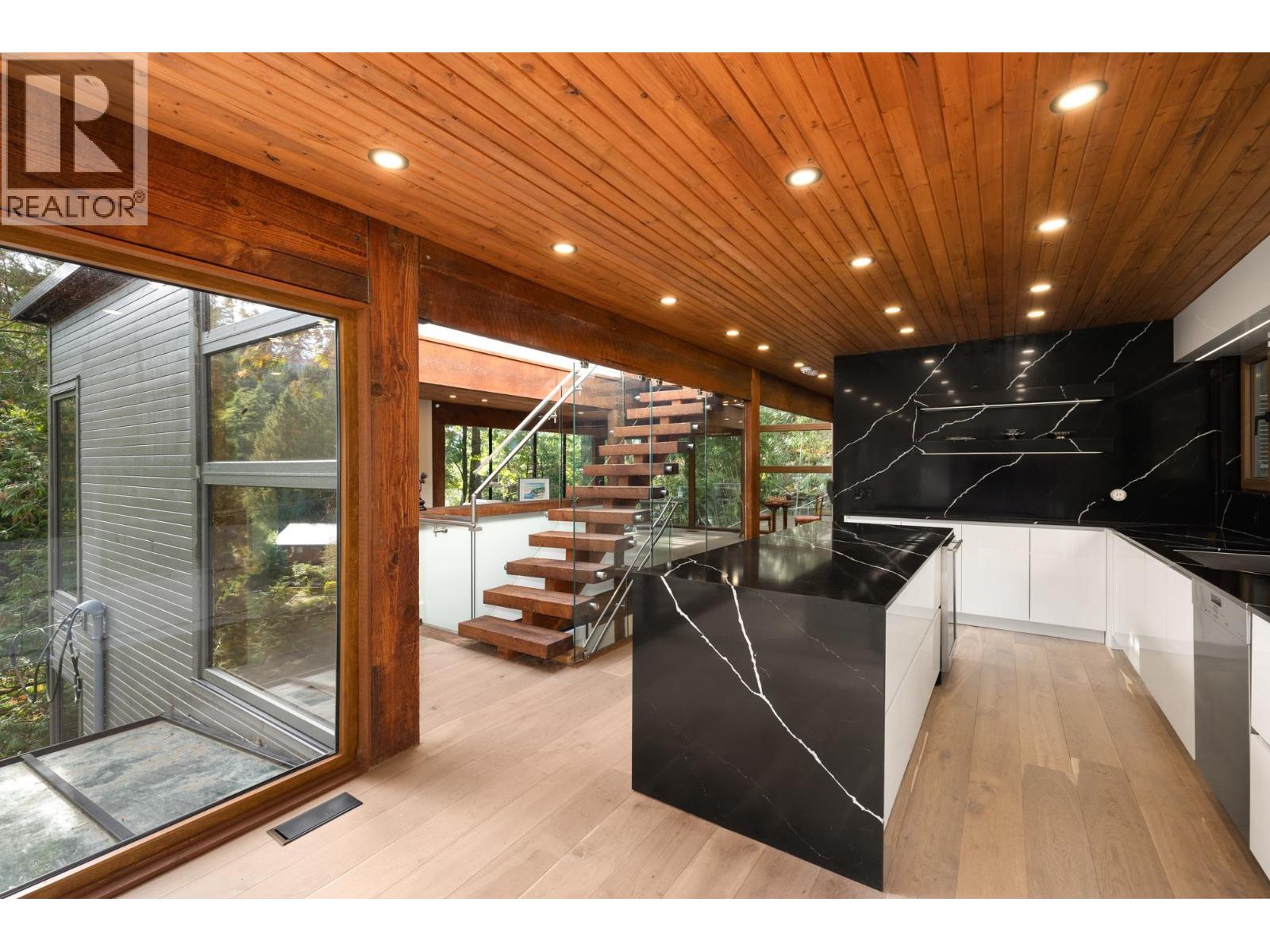 6915 Marine Drive, West Vancouver — photo 11