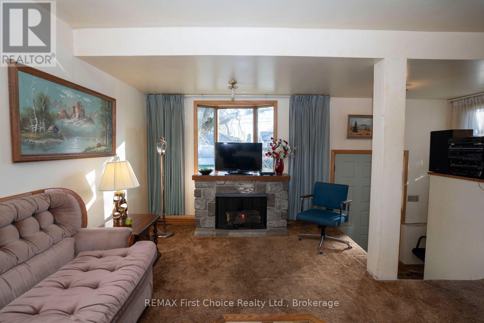 372 INCHIQUIN STREET, Thunder Bay — photo 6