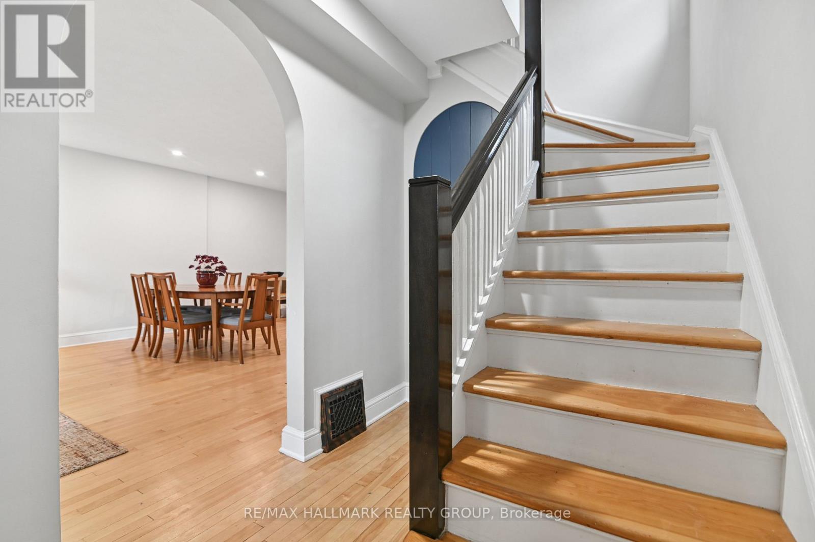 Foyer / Stairs