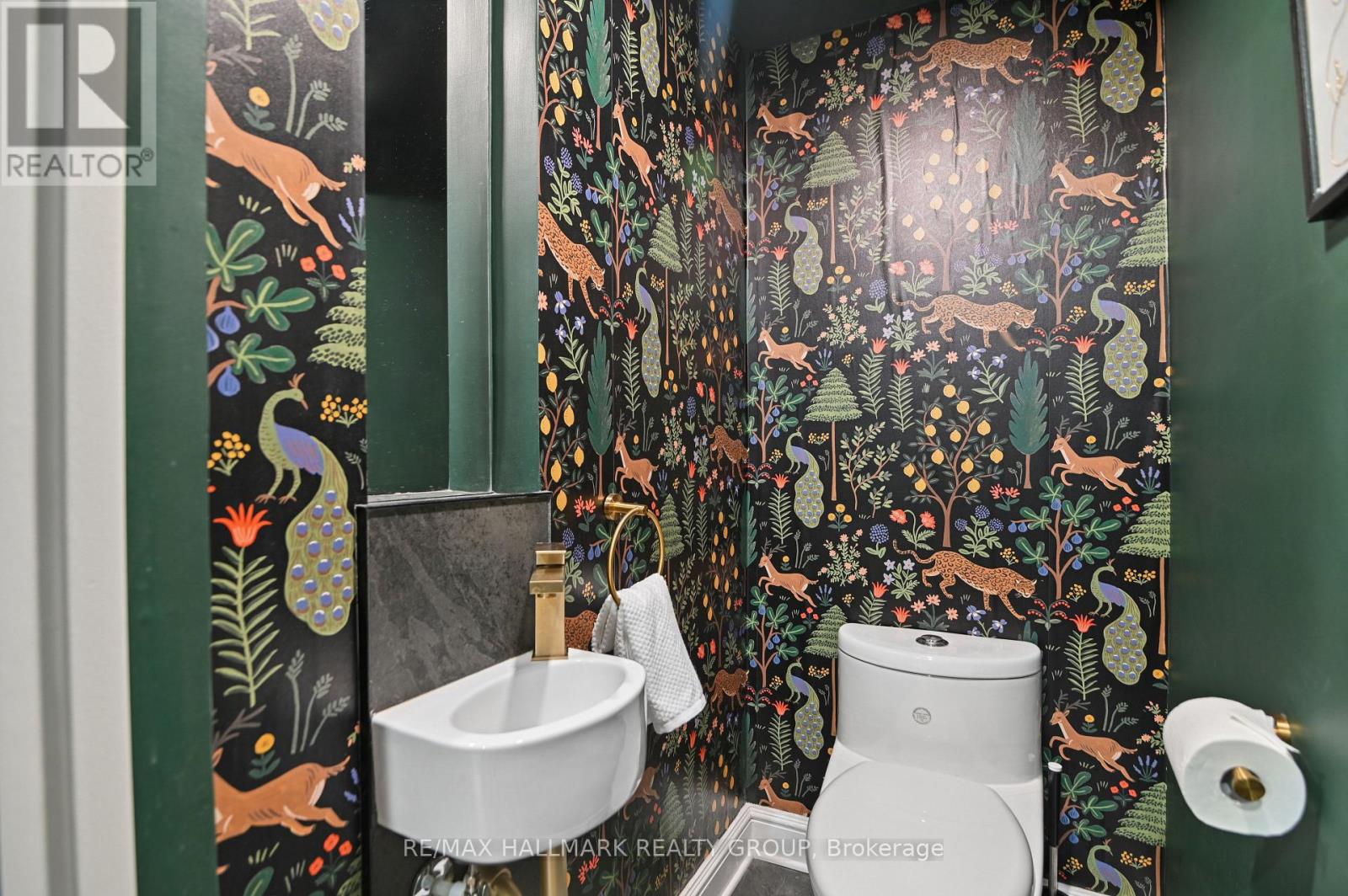 Main floor - Powder room