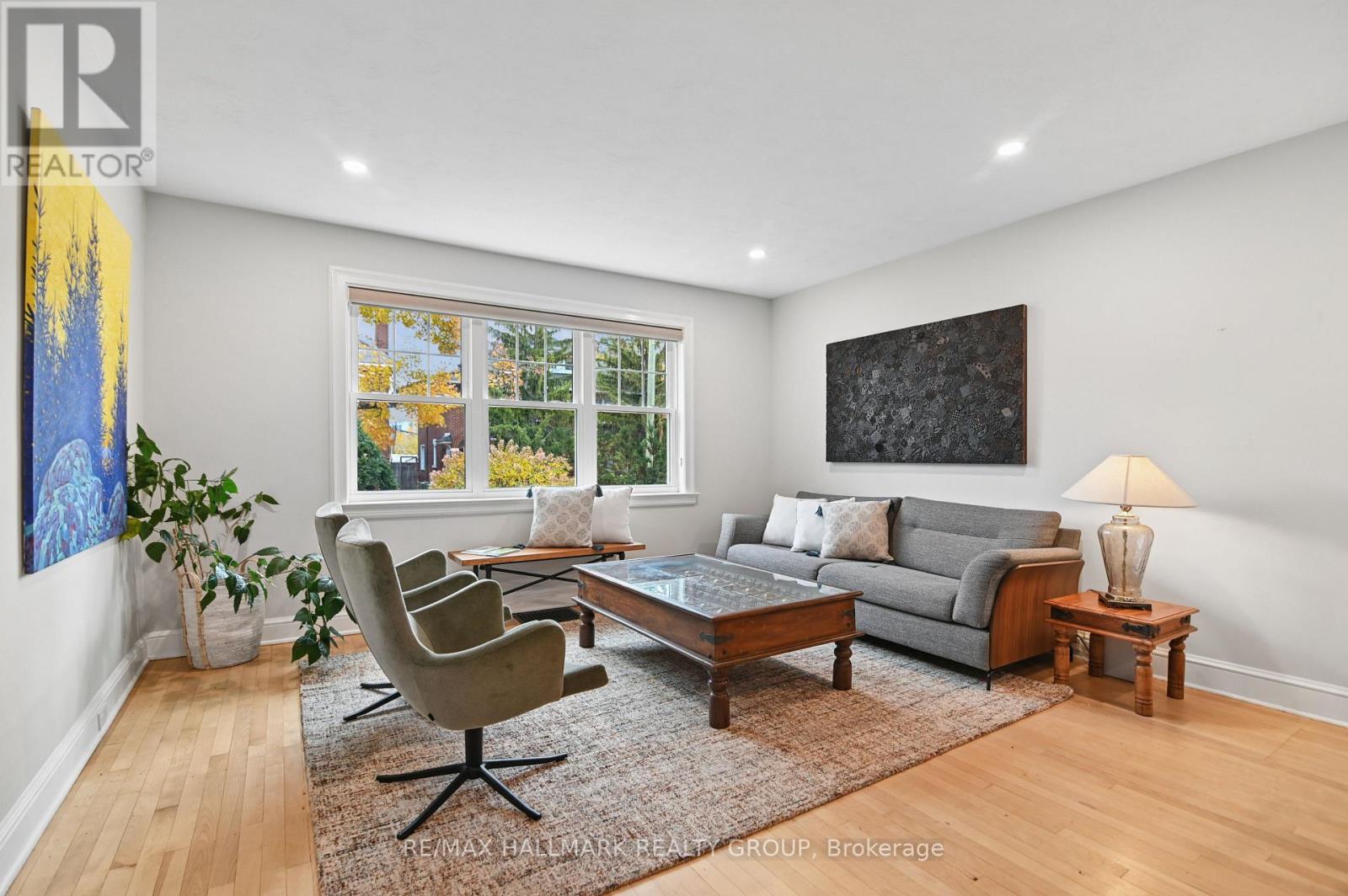 Main floor - Living room