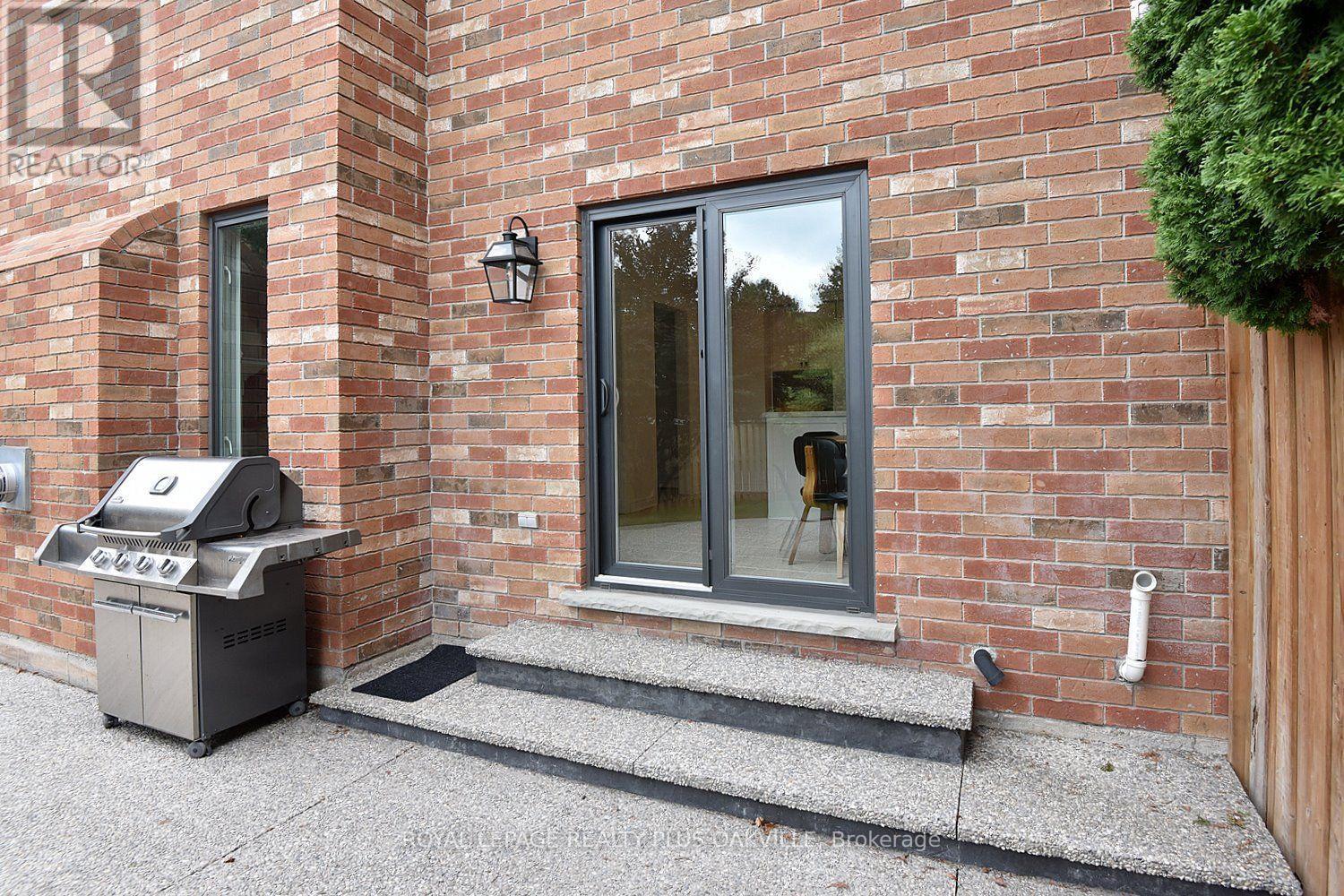 546 Sandcherry Drive, Burlington, ON photo 41