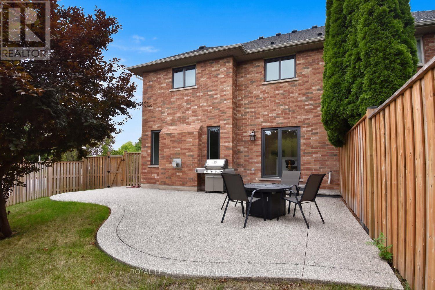 546 Sandcherry Drive, Burlington, ON photo 42