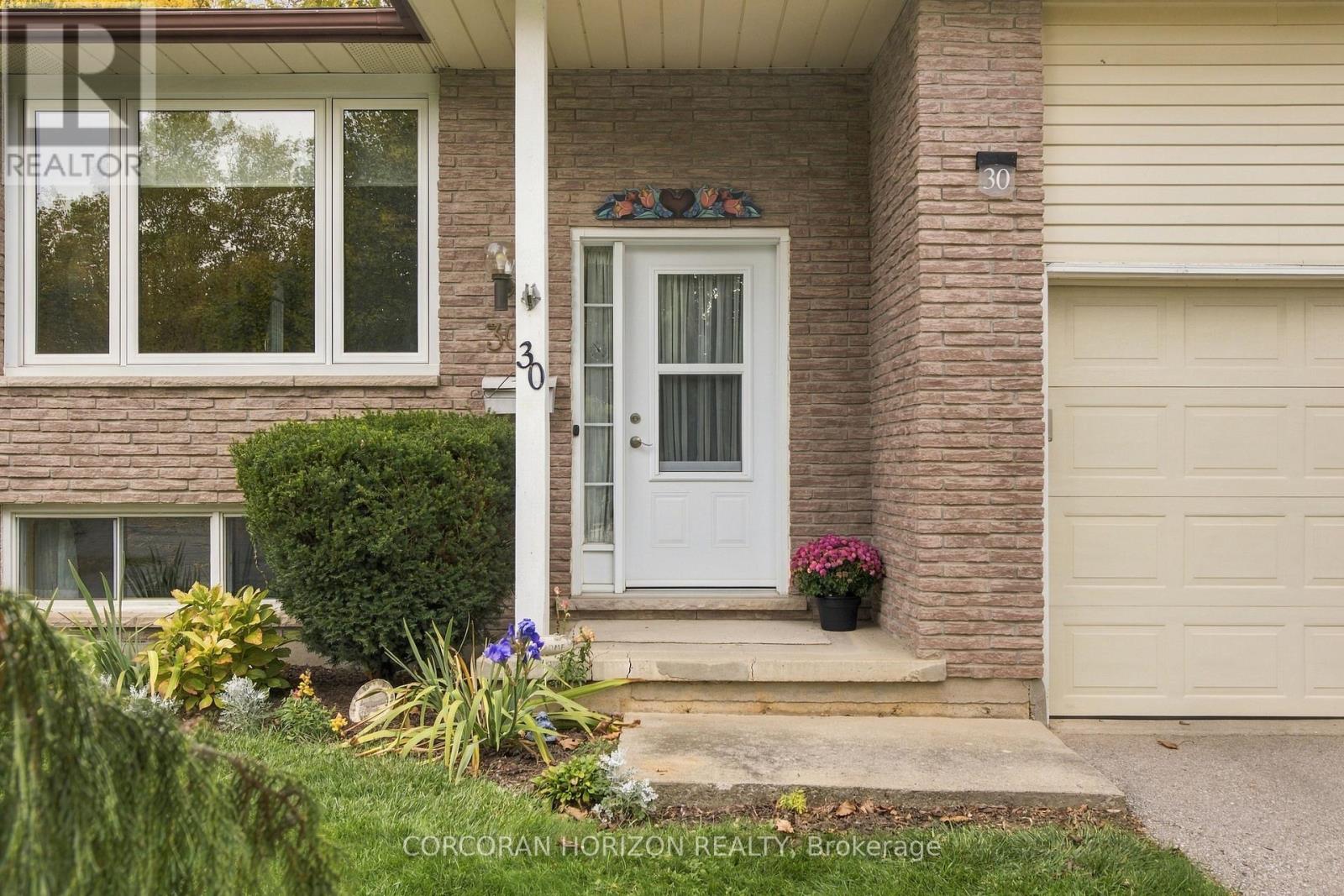30 CARLYLE PLACE, Kitchener — photo 4
