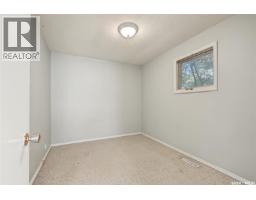 Den - 929 Hall Street W, Moose Jaw, SK S6H2S3 Photo 8