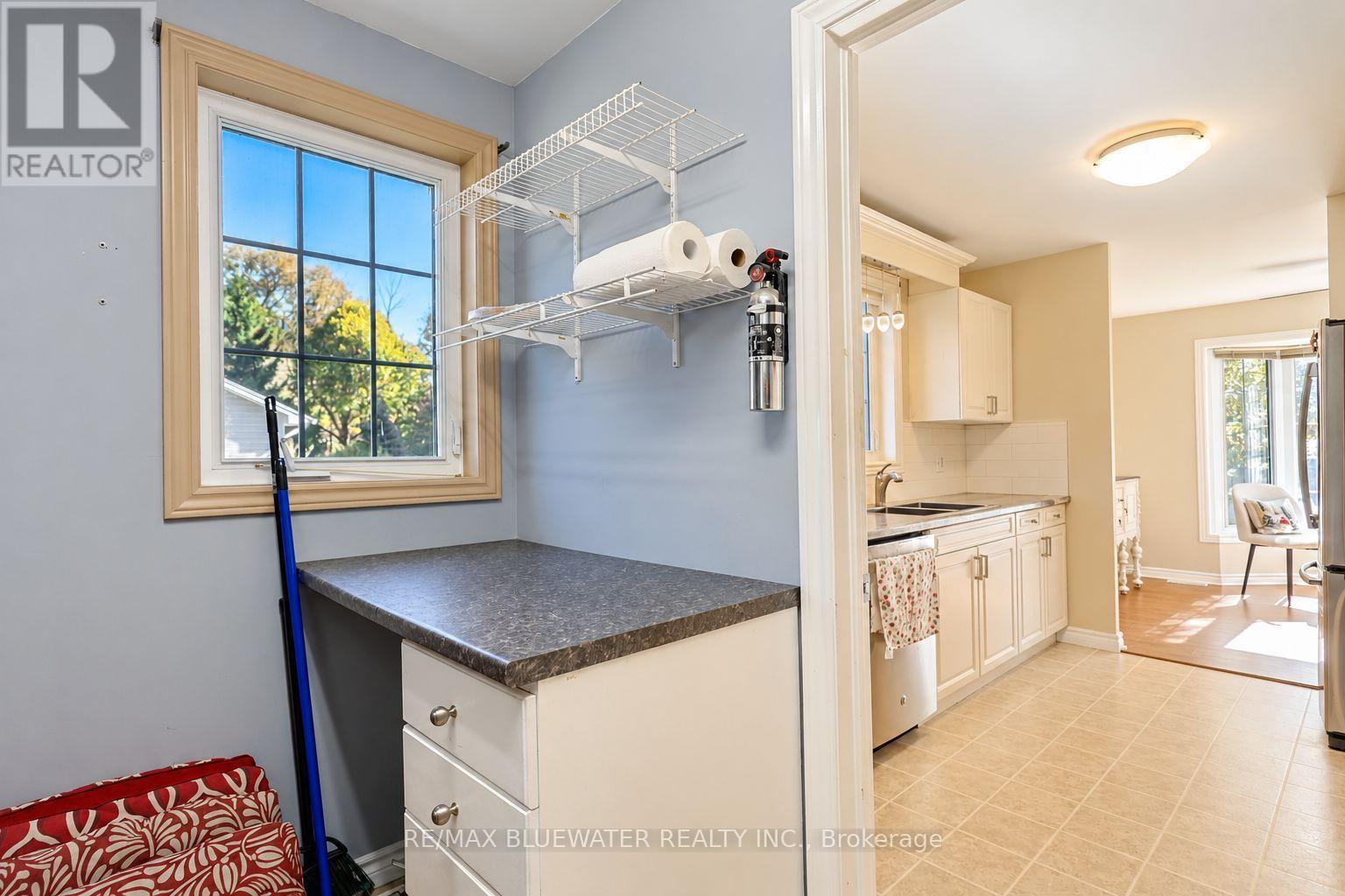 351 SHANNON BOULEVARD - 27
