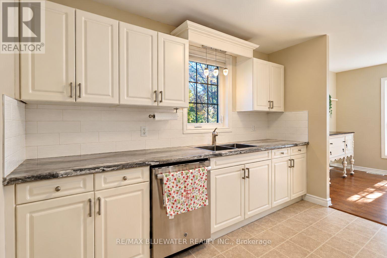 351 SHANNON BOULEVARD, South Huron (Stephen) — photo 4