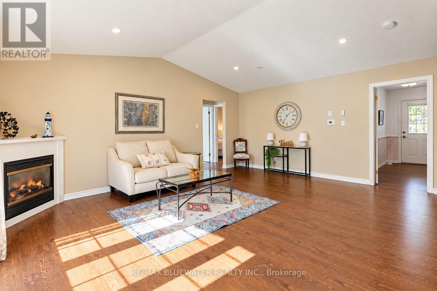 351 SHANNON BOULEVARD, South Huron (Stephen) — photo 5