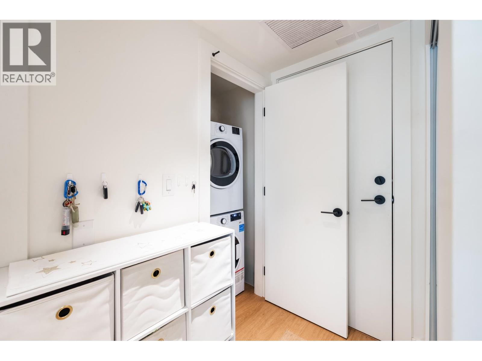 204 2235 E Broadway Street, Vancouver — photo 17