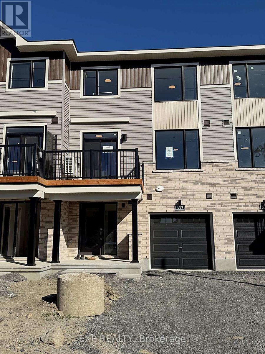 633 Moonglade Crescent