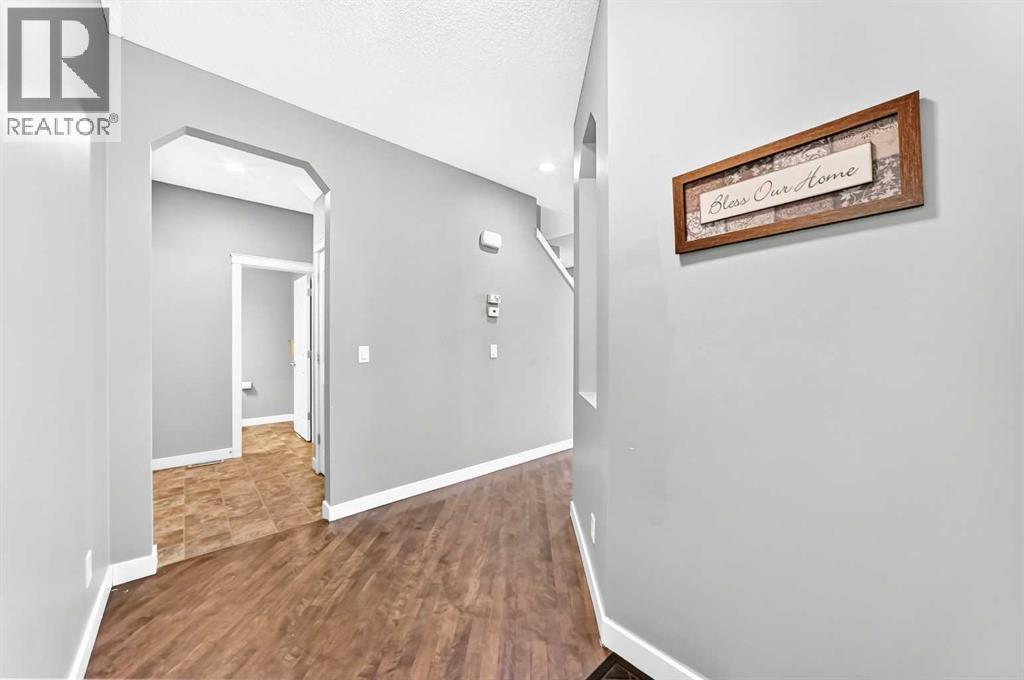 1580 New Brighton Drive SE, Calgary — photo 4