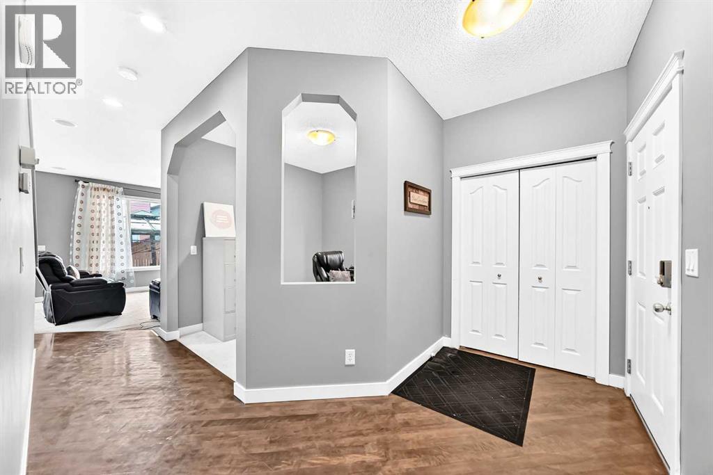 1580 New Brighton Drive SE, Calgary — photo 5