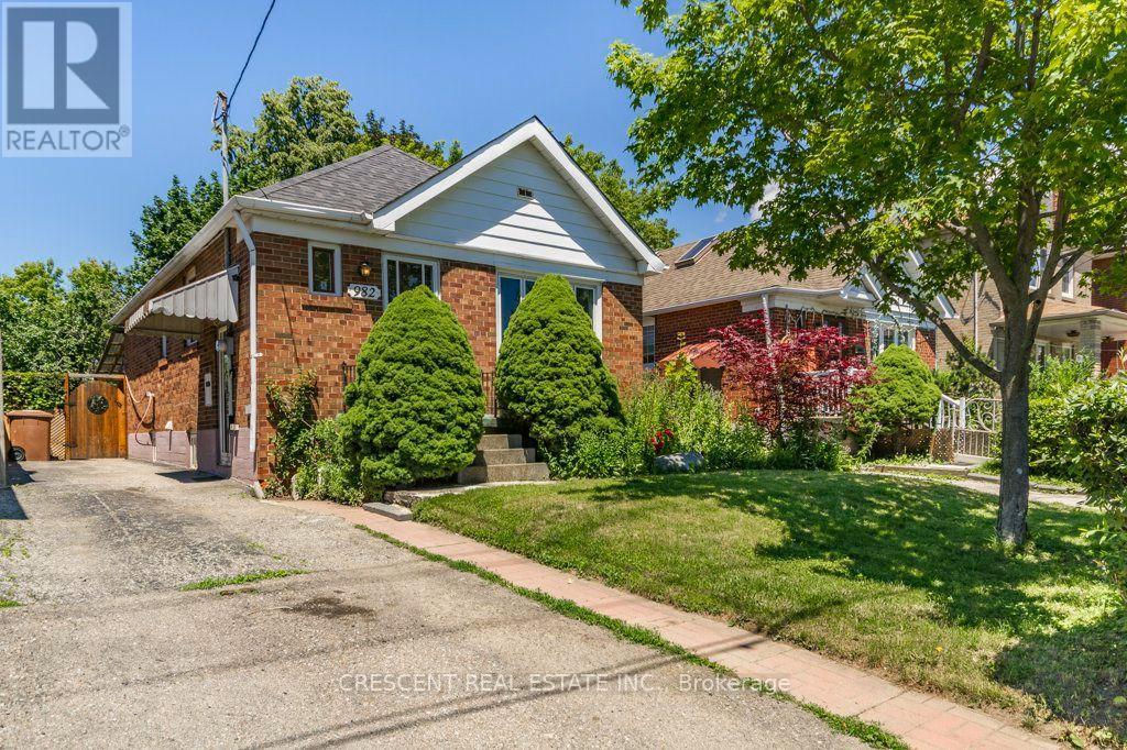 982 BRIAR HILL AVENUE, Toronto (Briar Hill-Belgravia)