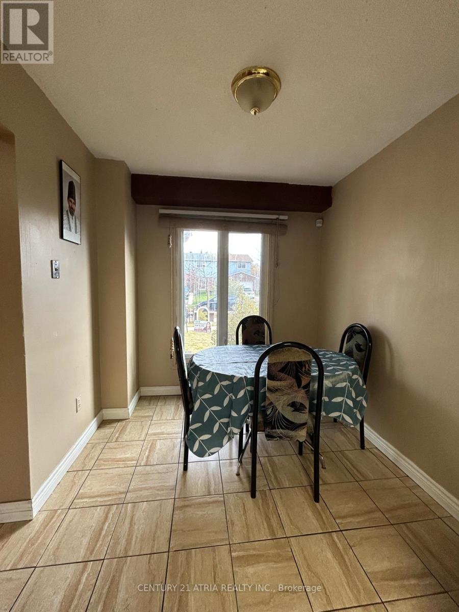 6 Lindridge Avenue, Brampton, ON photo 18