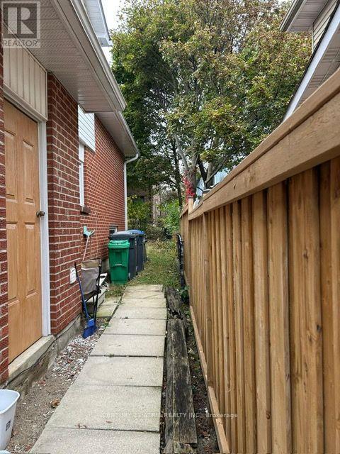 6 Lindridge Avenue, Brampton, ON photo 19