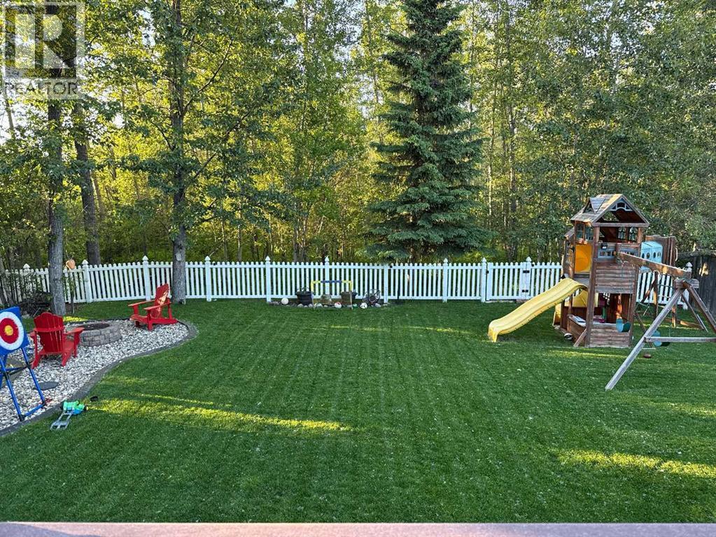 310 8 Avenue, Fox Creek — photo 2