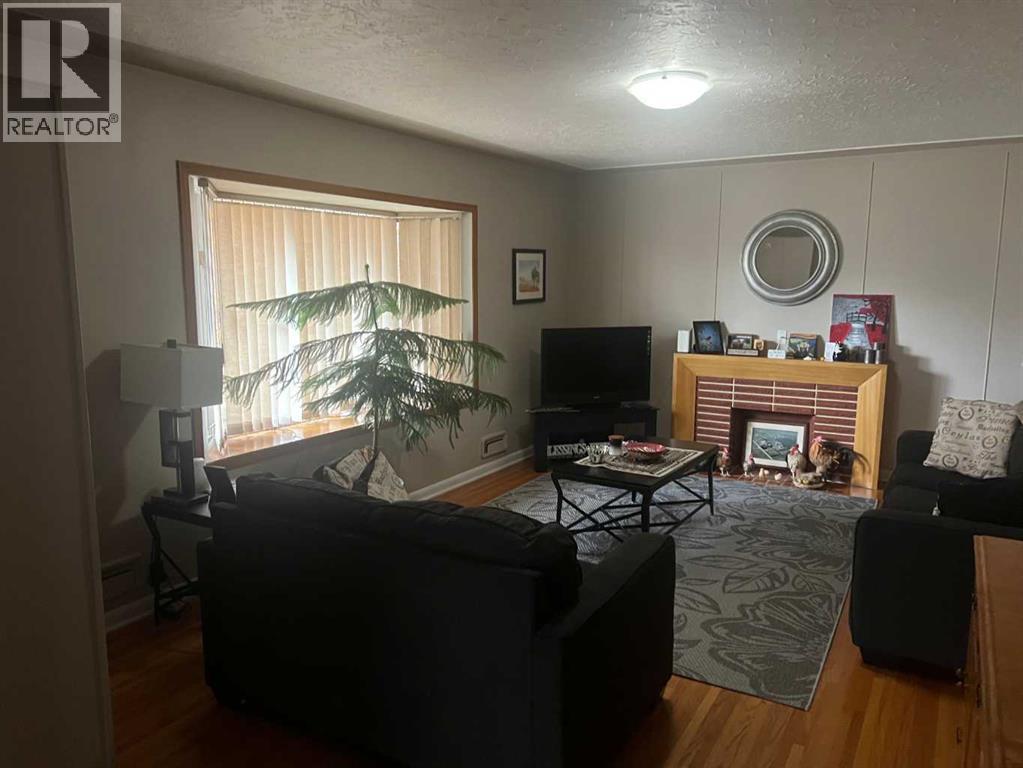 930 8 Street SW, High River — photo 5