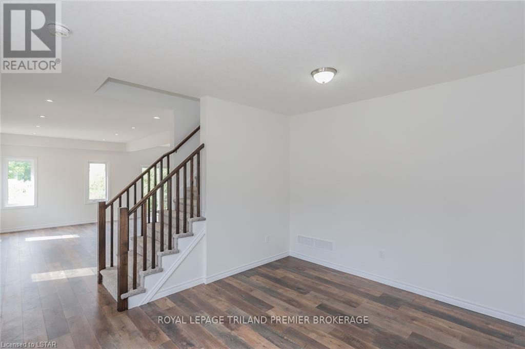 2232 CONSTANCE AVENUE, London South (South U) — photo 7
