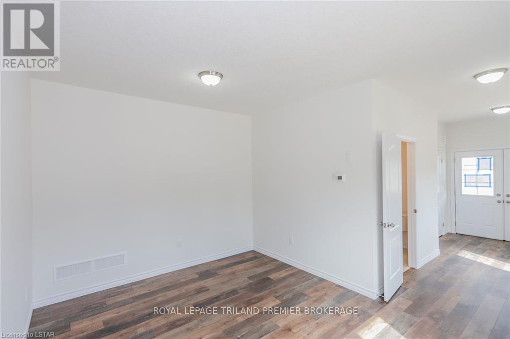 2232 CONSTANCE AVENUE, London South (South U) — photo 8