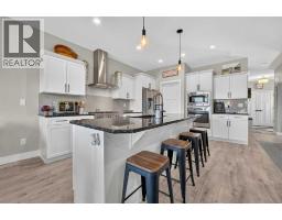 5pc Bathroom - 673 Twinriver Crescent W, Lethbridge, AB T1J5G1 Photo 7
