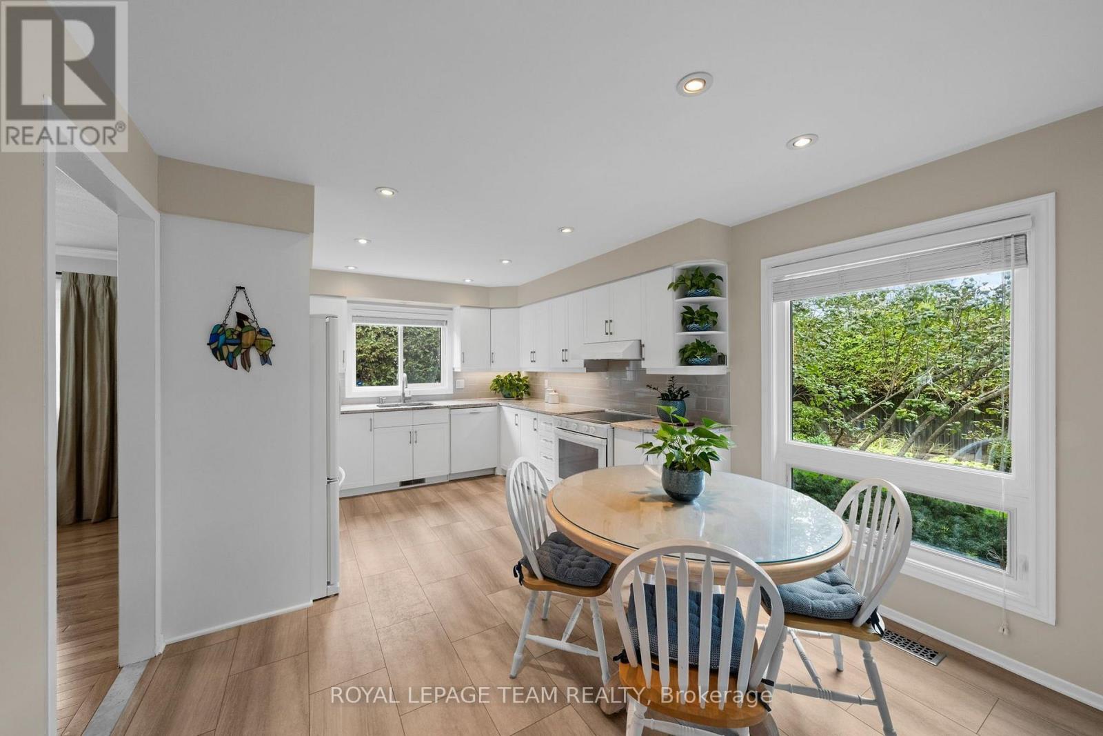 16 PHYLIS STREET, Ottawa — photo 11