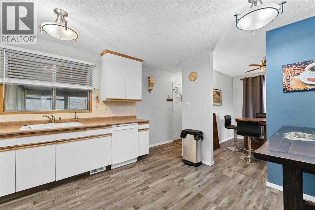 321 11 Street NE, Medicine Hat — photo 11