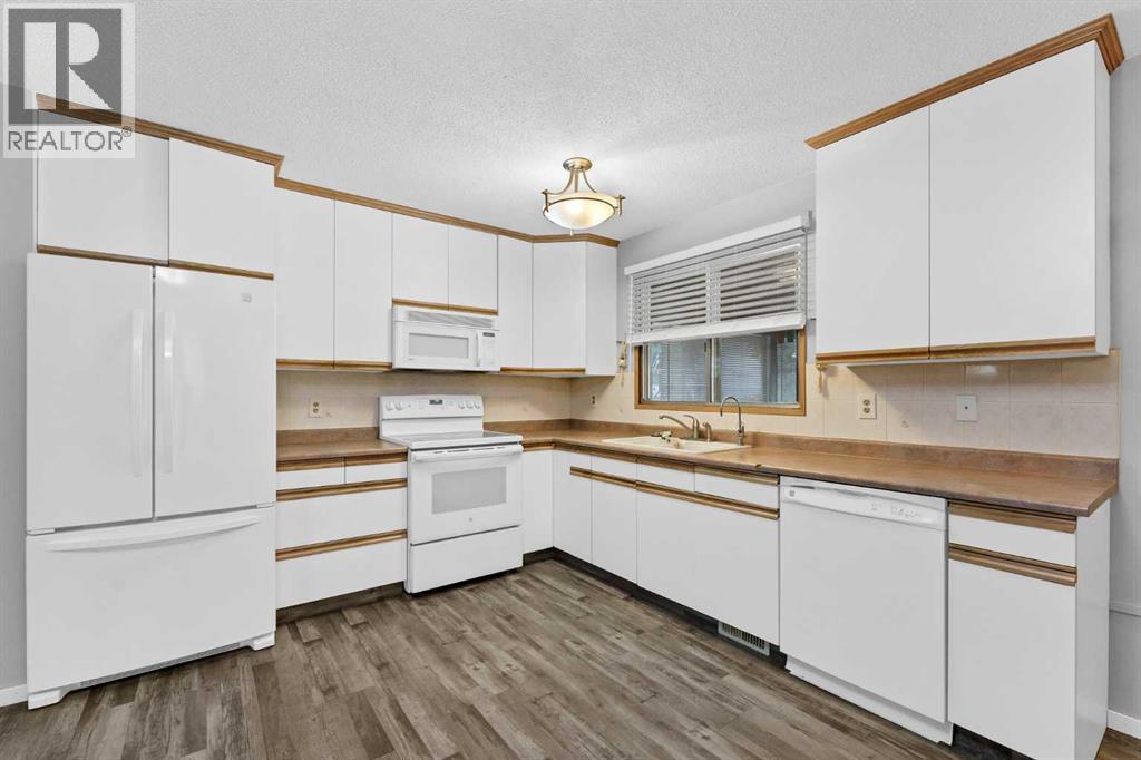 321 11 Street NE, Medicine Hat — photo 13