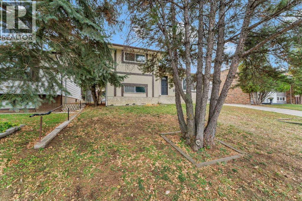 321 11 Street NE, Medicine Hat — photo 3