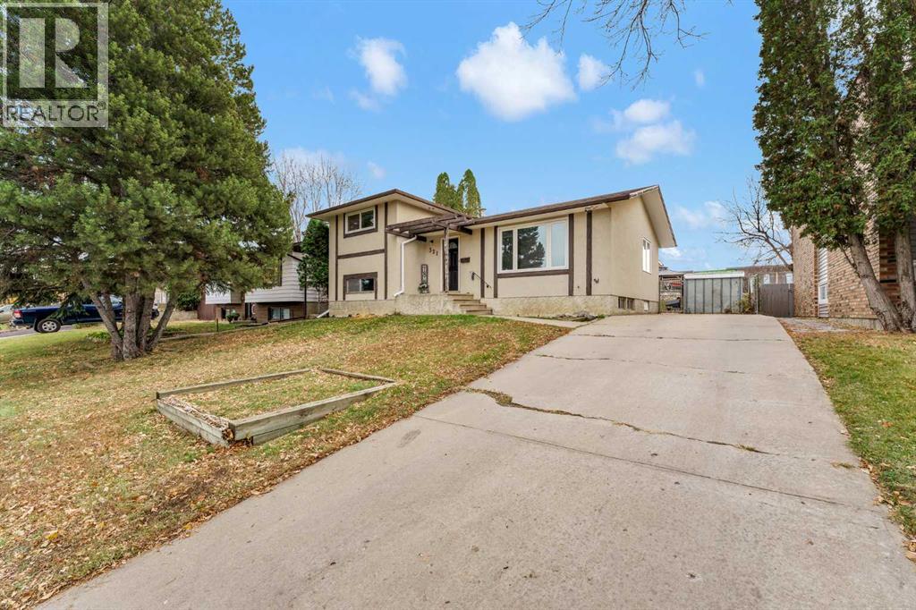 321 11 Street NE, Medicine Hat — photo 4