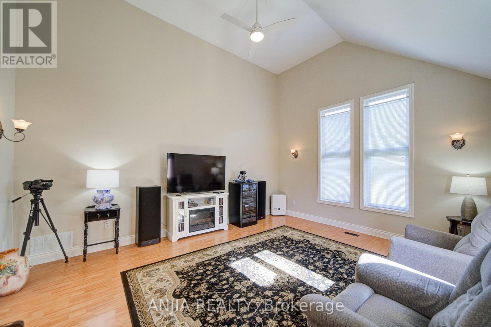 9725 KEELE STREET, Vaughan (Maple) — photo 11