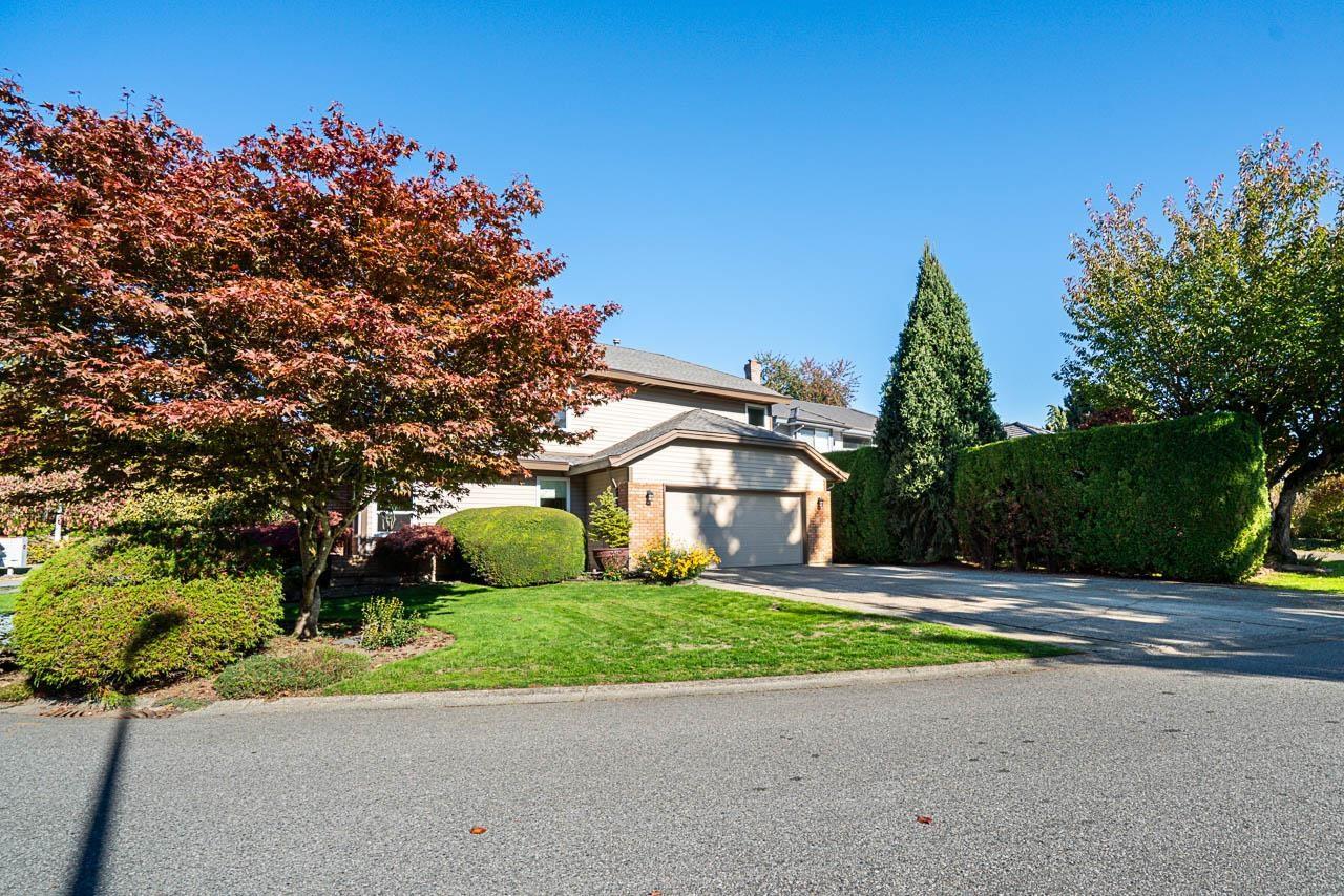 16173 Brookside Grove, Surrey — photo 2