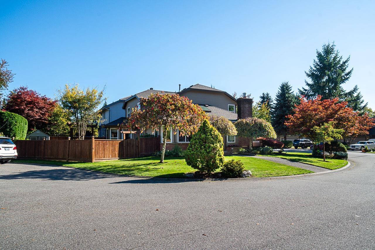 16173 Brookside Grove, Surrey — photo 4