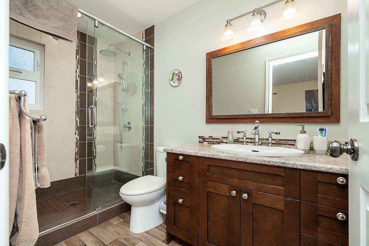 16173 Brookside Grove, Surrey — photo 29