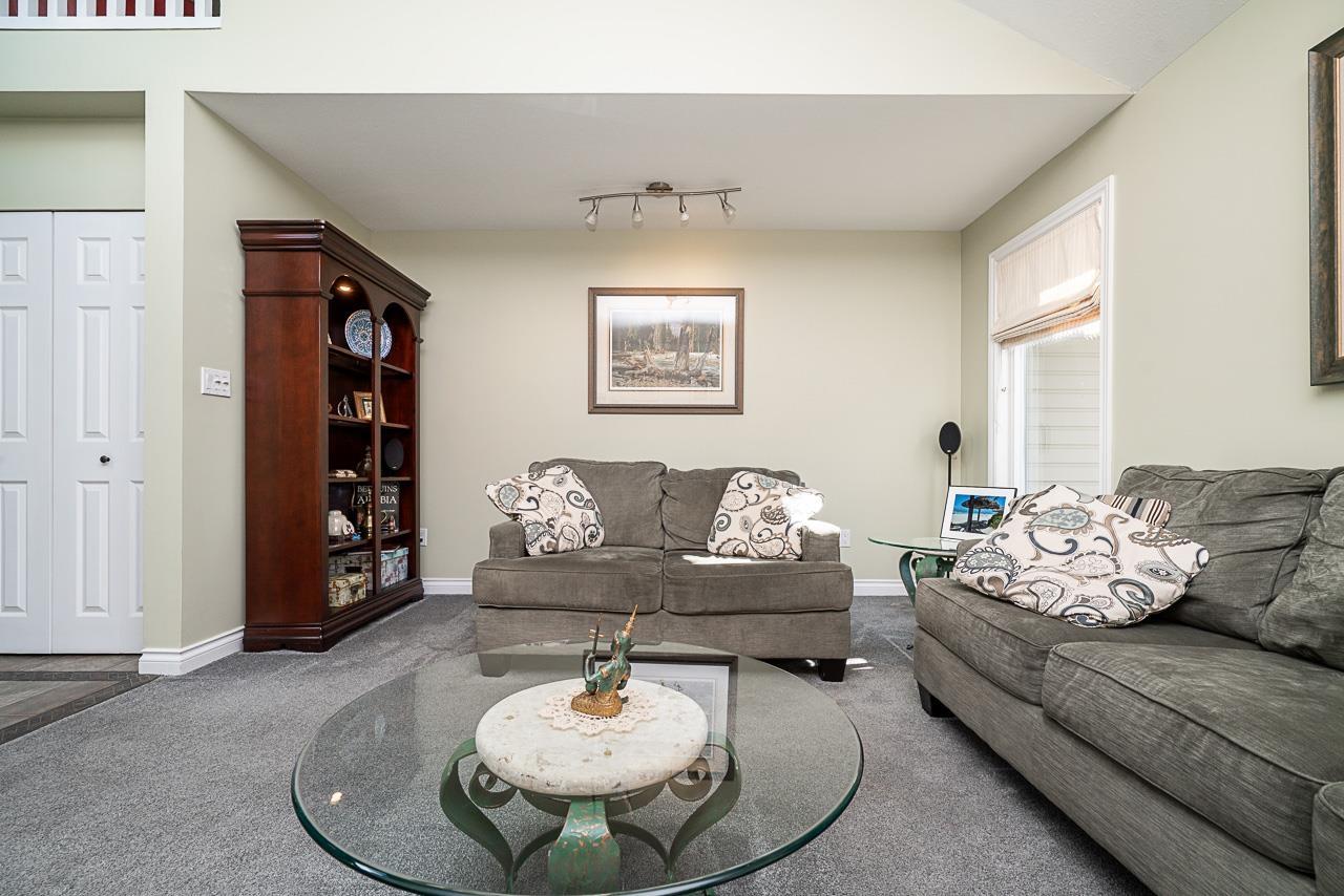 16173 Brookside Grove, Surrey — photo 8