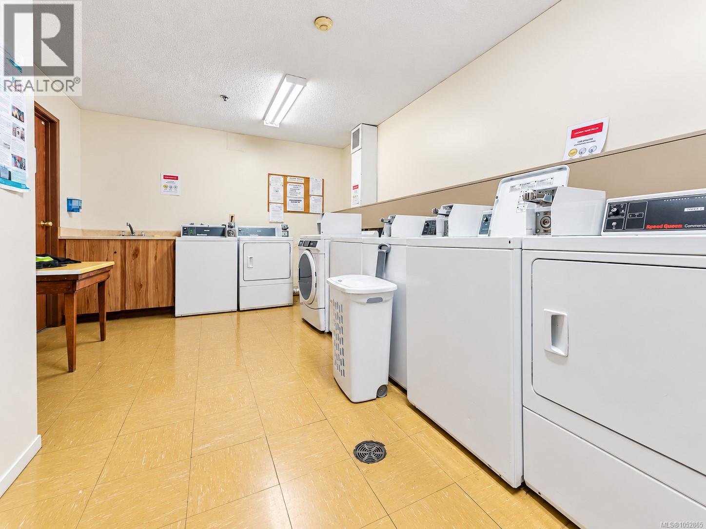 411 3277 Glasgow Avenue, Saanich