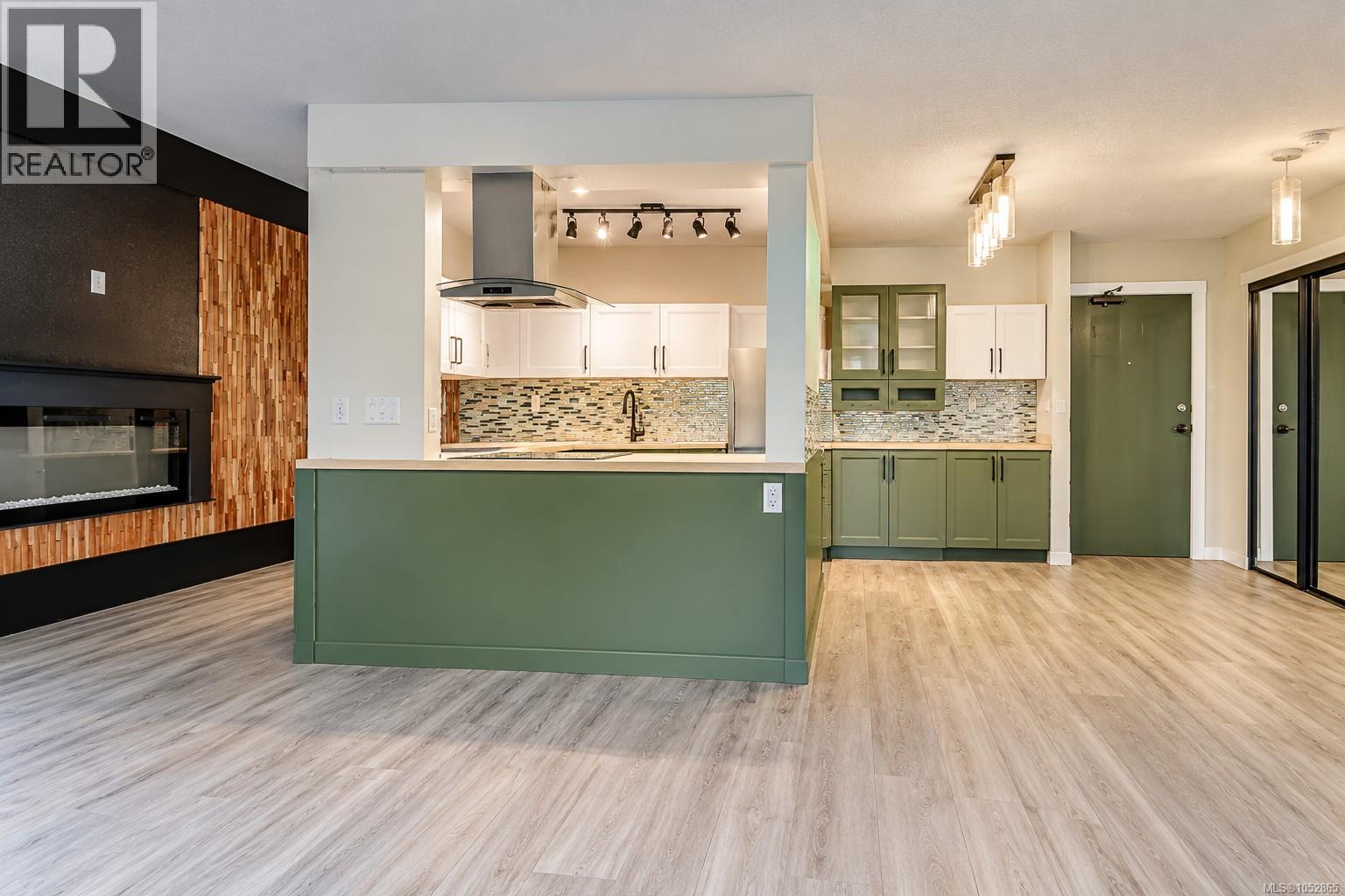 411 3277 Glasgow Avenue, Saanich