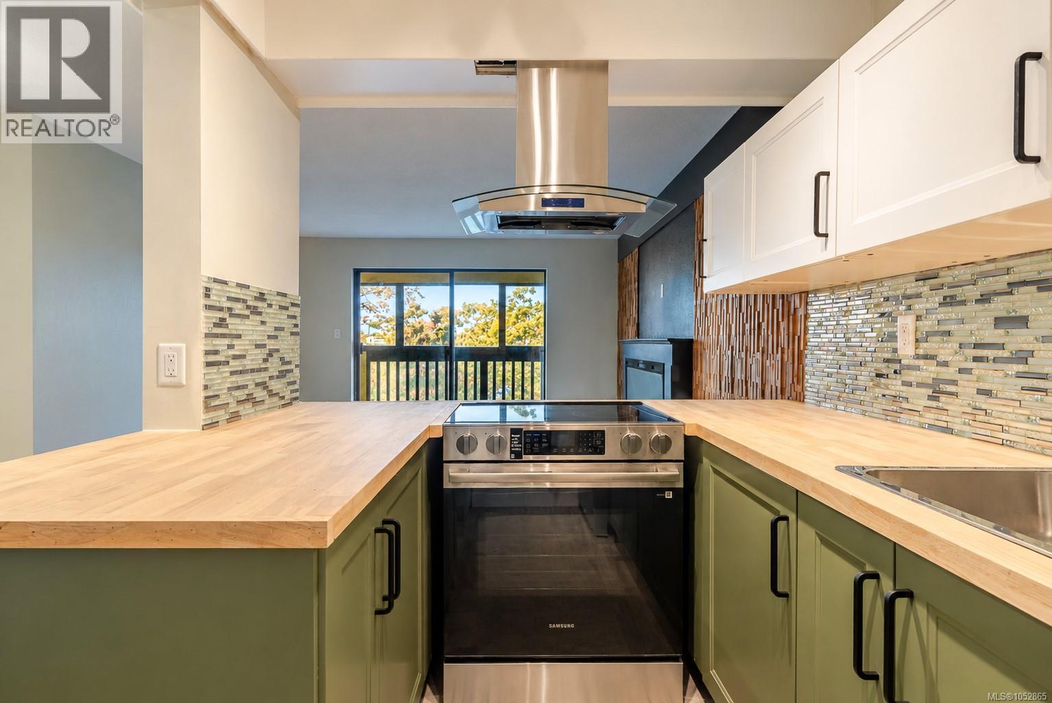 411 3277 Glasgow Avenue, Saanich