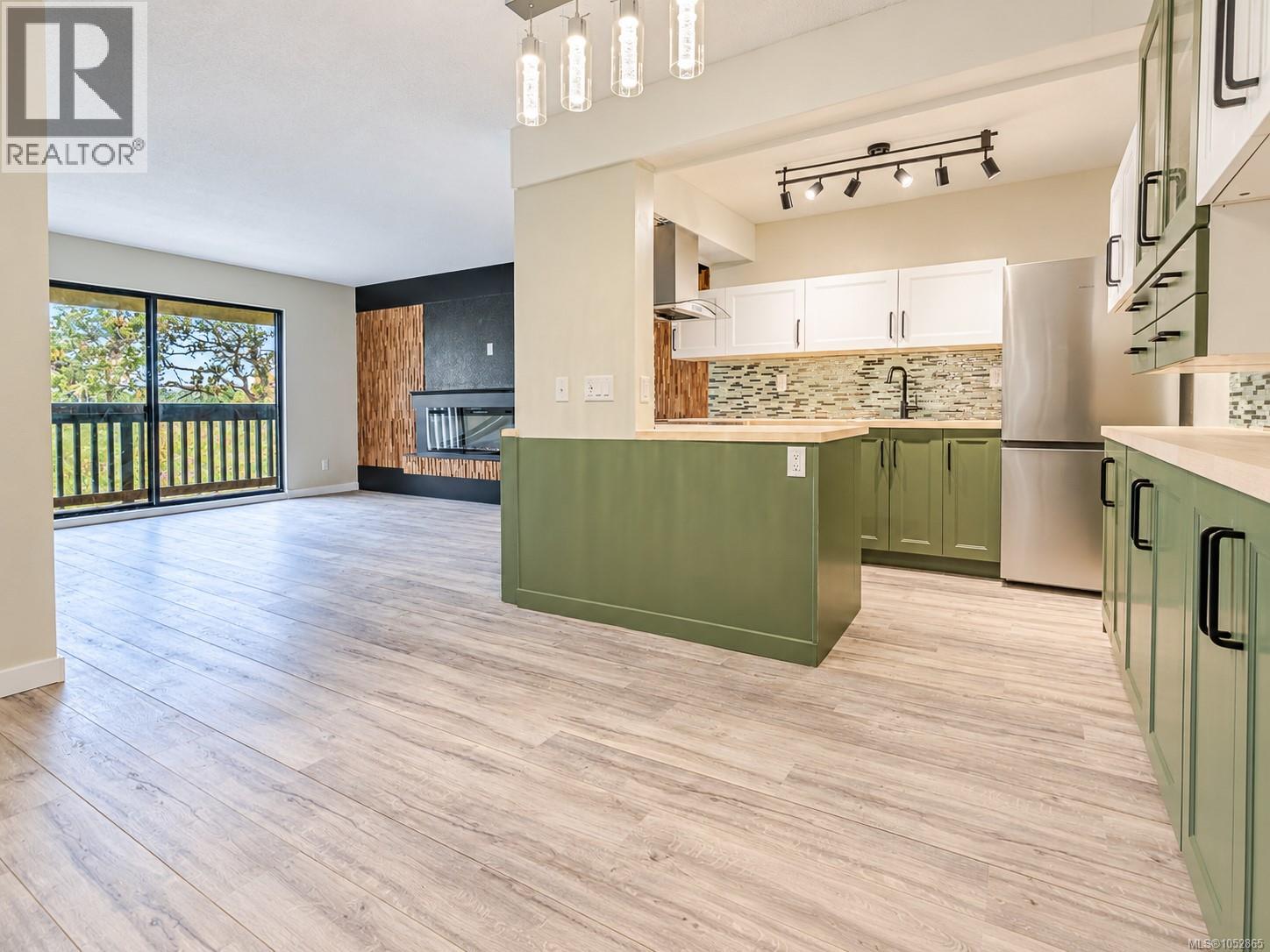 411 3277 Glasgow Avenue, Saanich