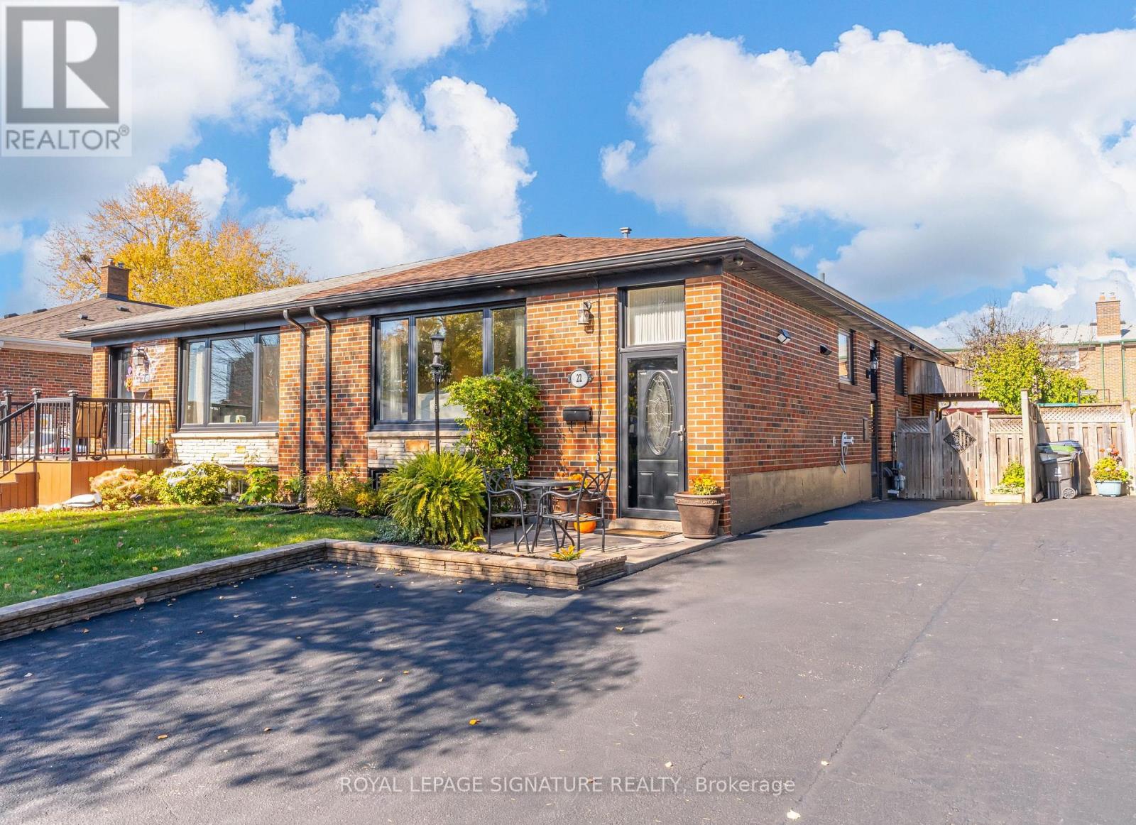 22 PAINSWICK CRESCENT, Toronto (Pleasant View)