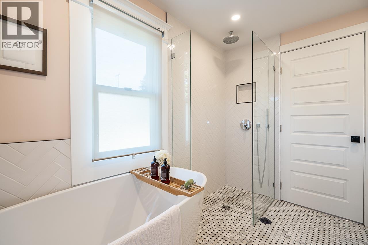 416 W 6th Street, North Vancouver — photo 17