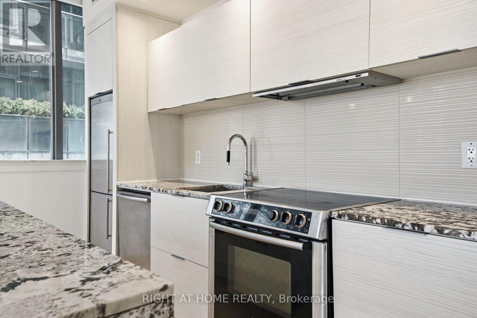902 - 8 CHARLOTTE STREET, Toronto (Waterfront Communities) — photo 5