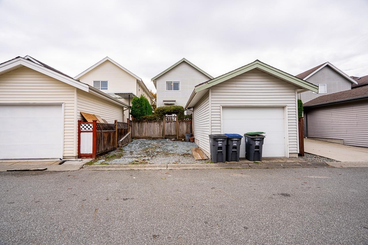 18569 67th Avenue, Surrey — photo 37