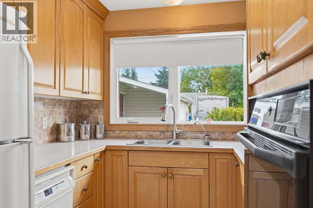 Listing photo – 27 Fir Street, Red Deer