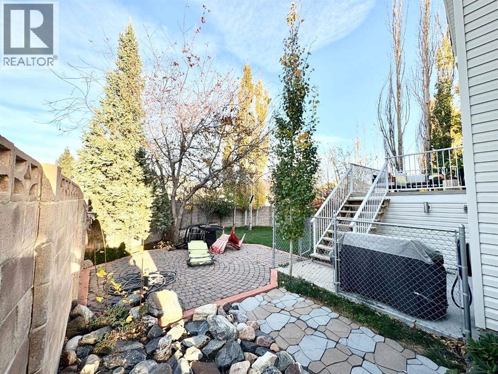 Low maintenance fence and landscaping