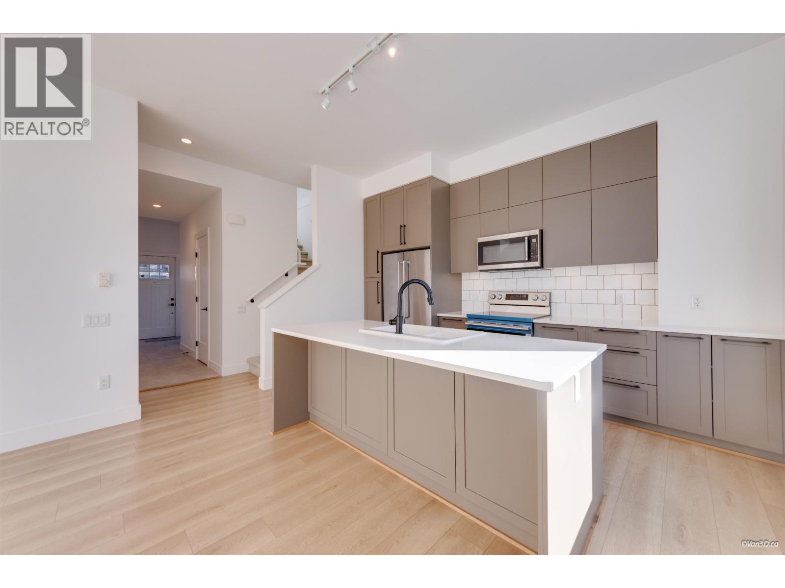 31 1221 Rocklin Street, Coquitlam — photo 4